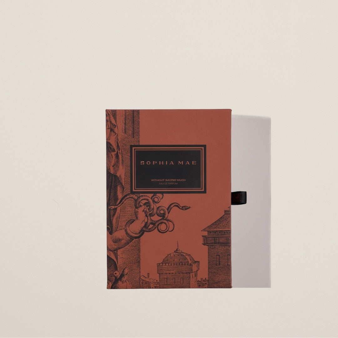 Without Saying Much eau de parfum opens with the subtle spiciness of pink pepper and the bright freshness of bergamot, before unfolding into dry, smoky and velvety notes of agarwood, orris and incense.
